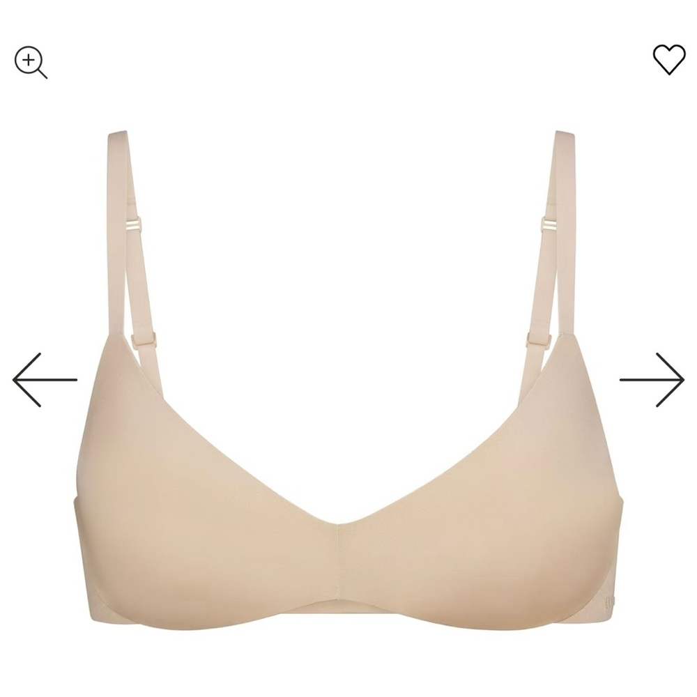 SKIMS Wireless Form Push Up Plunge Bra